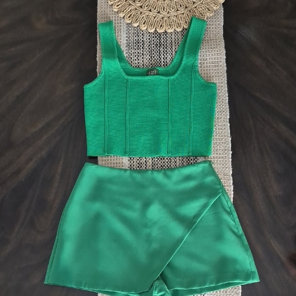 Green Satin Skort and Knit Crop Top Set. Med Top And Skort Size Small.